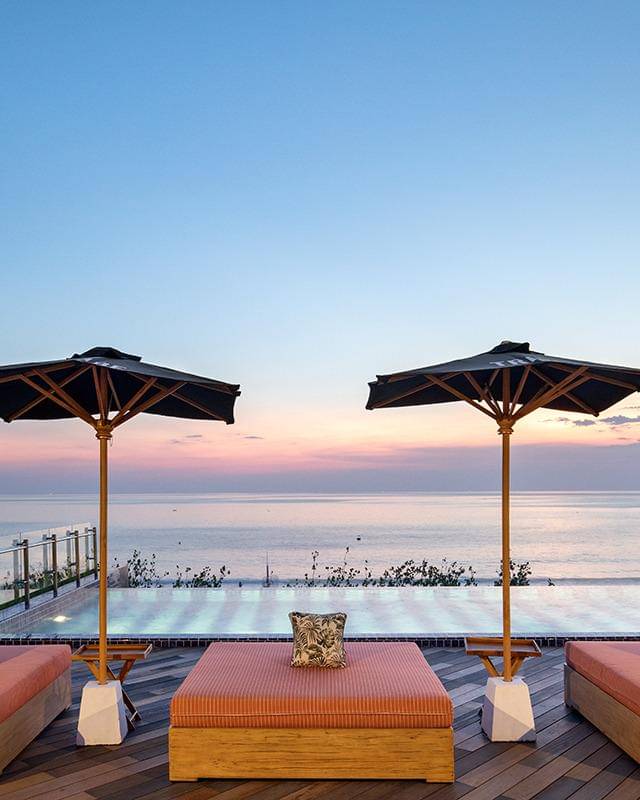 rooftop pool di TRIBE Bali Kuta Beach Hotel (instagram.com/tribebalikuta)