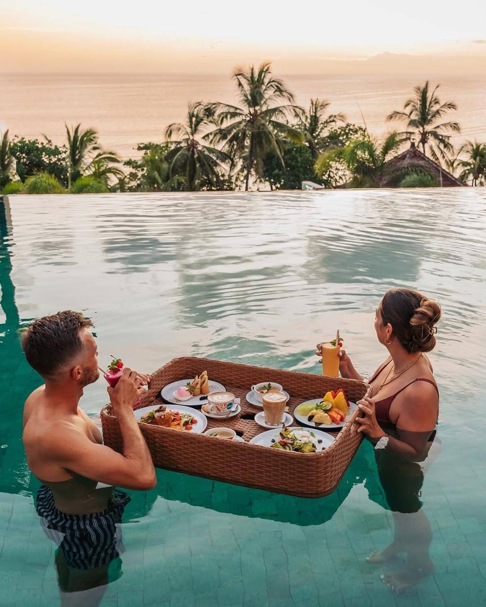 rooftop pool di Mercure Kuta Bali (instagram.com/mercurekuta)
