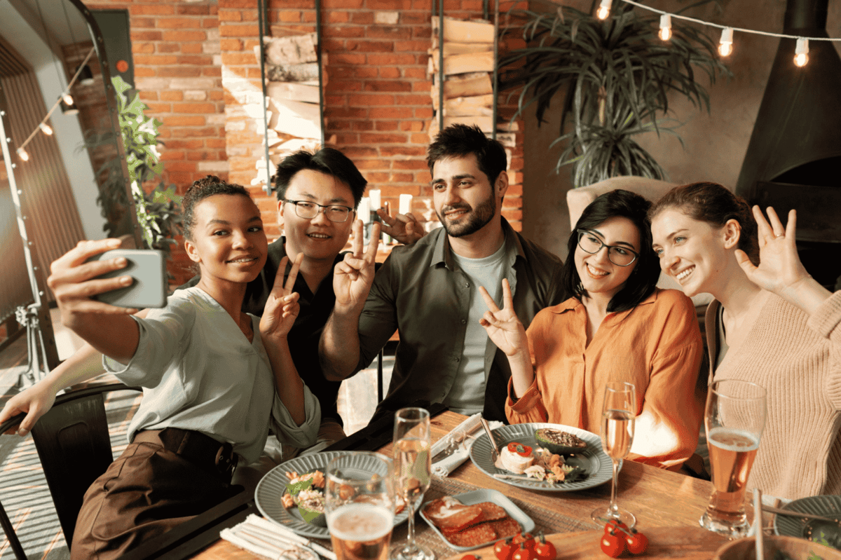 ilustrasi acara potluck