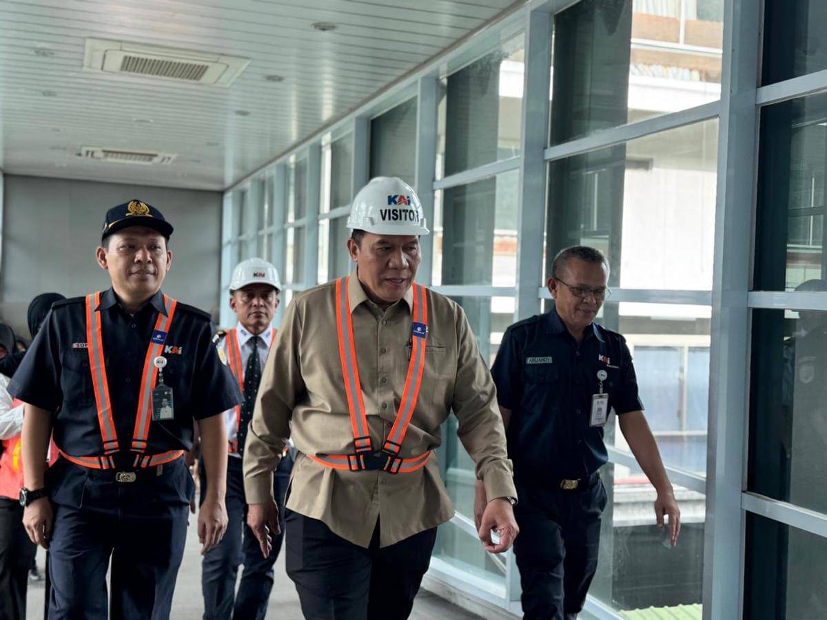 Bambang Haryo tinjau jaringan kereta api persiapan pemerataan pembangunan di Indonesia.