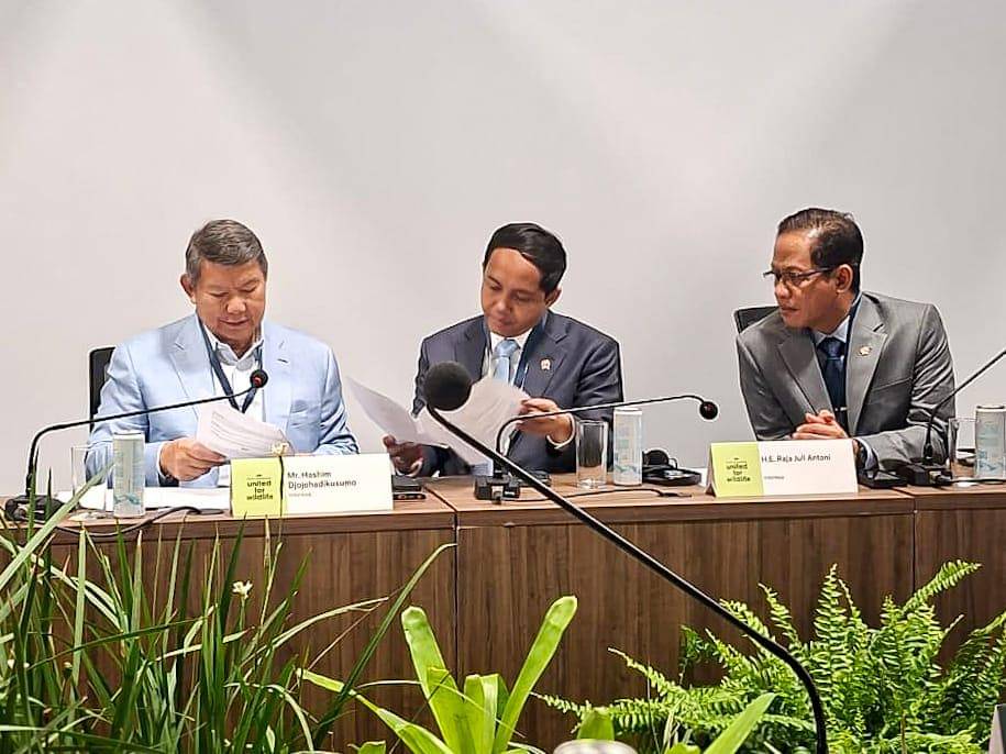 Utusan Khusus Presiden bidang Perubahan Iklim dan Energi, Hashim Djojohadikusumo bersama Menteri Kehutanan, Raja Juli Antoni, menghadiri United for Wildlife Global Summit di Rio de Janeiro, Brasil (dok. Istimewa)