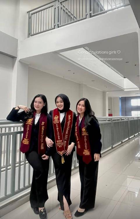 Cecillia Gina, Anak Limbad Wisuda S2 (instagram.com/limbadindonesia)