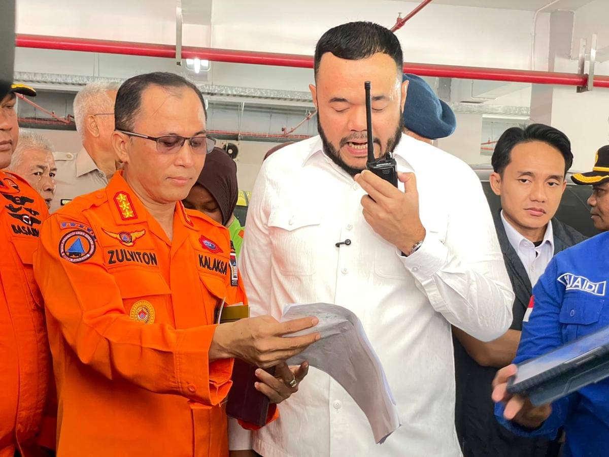 Wali Kota Padang, Fadli Amrah memberikan imbauan untuk warga dalam simulasi gempa dan tsunami.