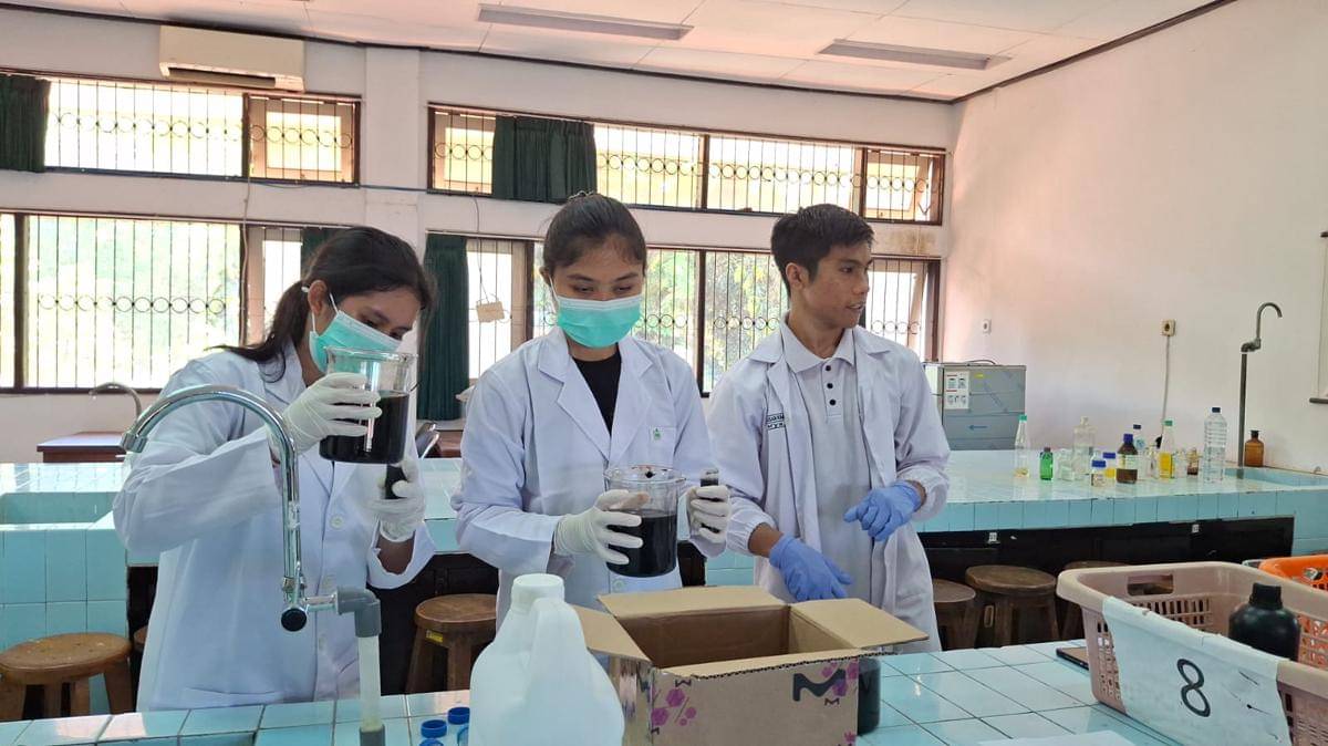 Dua Siswa Smadara Riset Daun Kelor Untuk Netralkan Timbal Air Laut