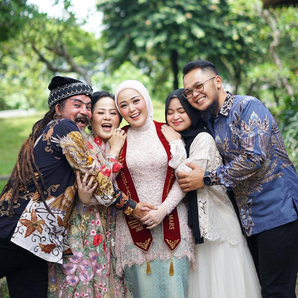 Cecillia Gina, Anak Limbad Wisuda S2 (instagram.com/limbadindonesia)