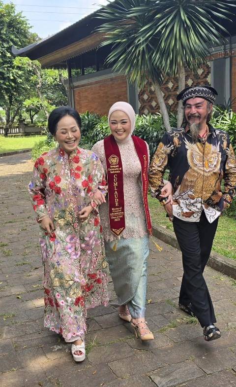 Cecillia Gina, Anak Limbad Wisuda S2 (instagram.com/limbadindonesia)