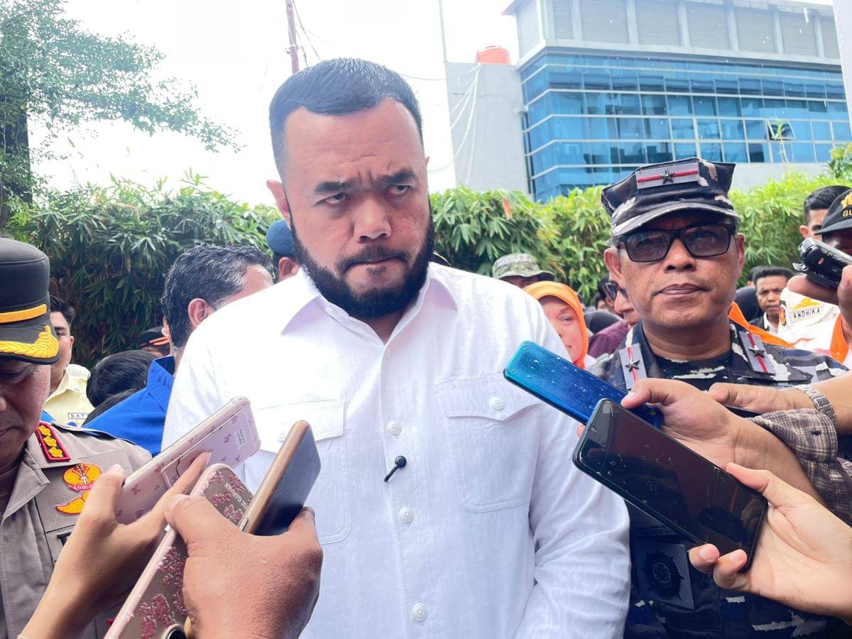 Wali Kota Padang, Fadli Amran saat diwawancarai awak media.