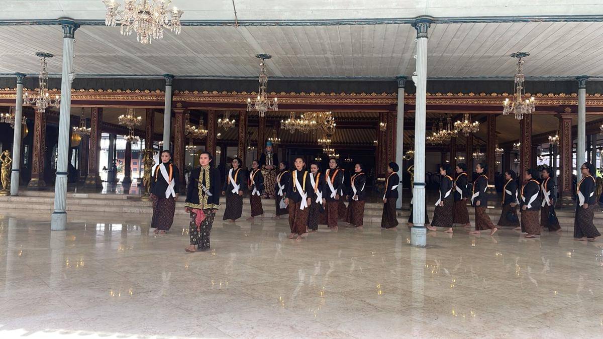 prosesi pemakaman Raja Keraton Kasunanan Surakarta, Sinuhun PB XIII, Rabu (5/11/2015). (IDN Times/Larasati Rey)