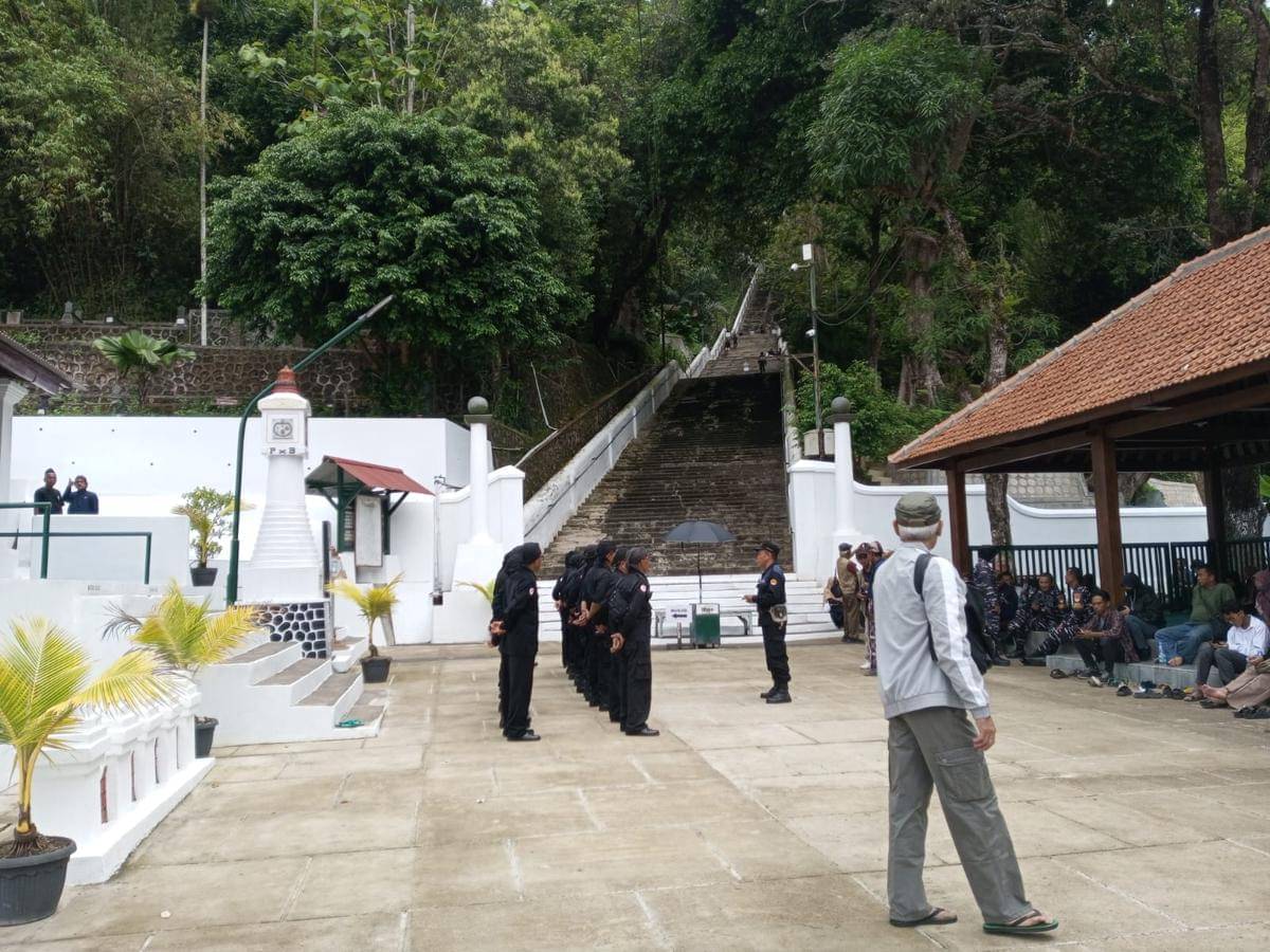 Jelang pemakaman Sinuhun Paku Buwono XIII di Kompleks Makam Raja-Raja Mataram di Imogiri, Bantul.