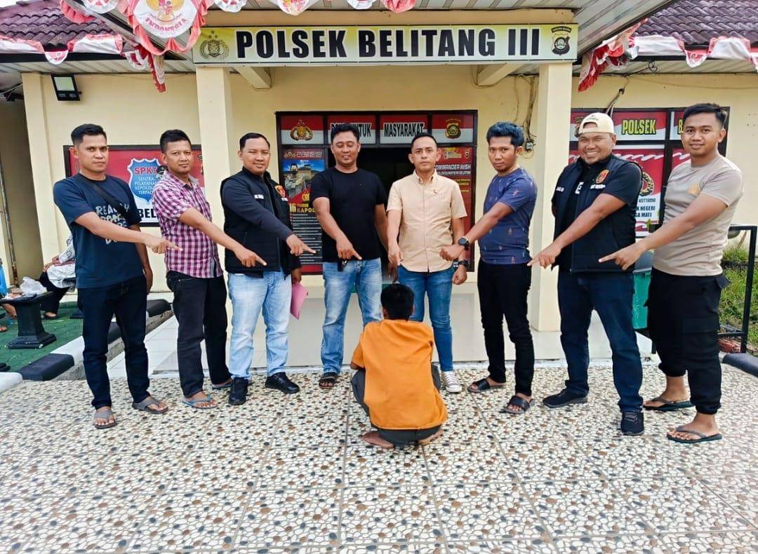 Pelaku pencabulan terhadap anak di bawah umur di OKU Timur saat diringus polisi.