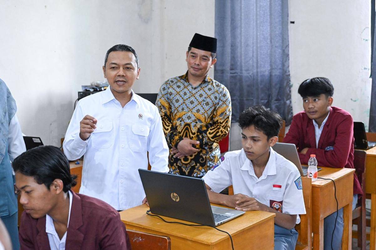 Pelaksanaan Tes Kemampuan Akademik (TKA) di berbagai sekolah. (Dok. Kemendikdasmen)