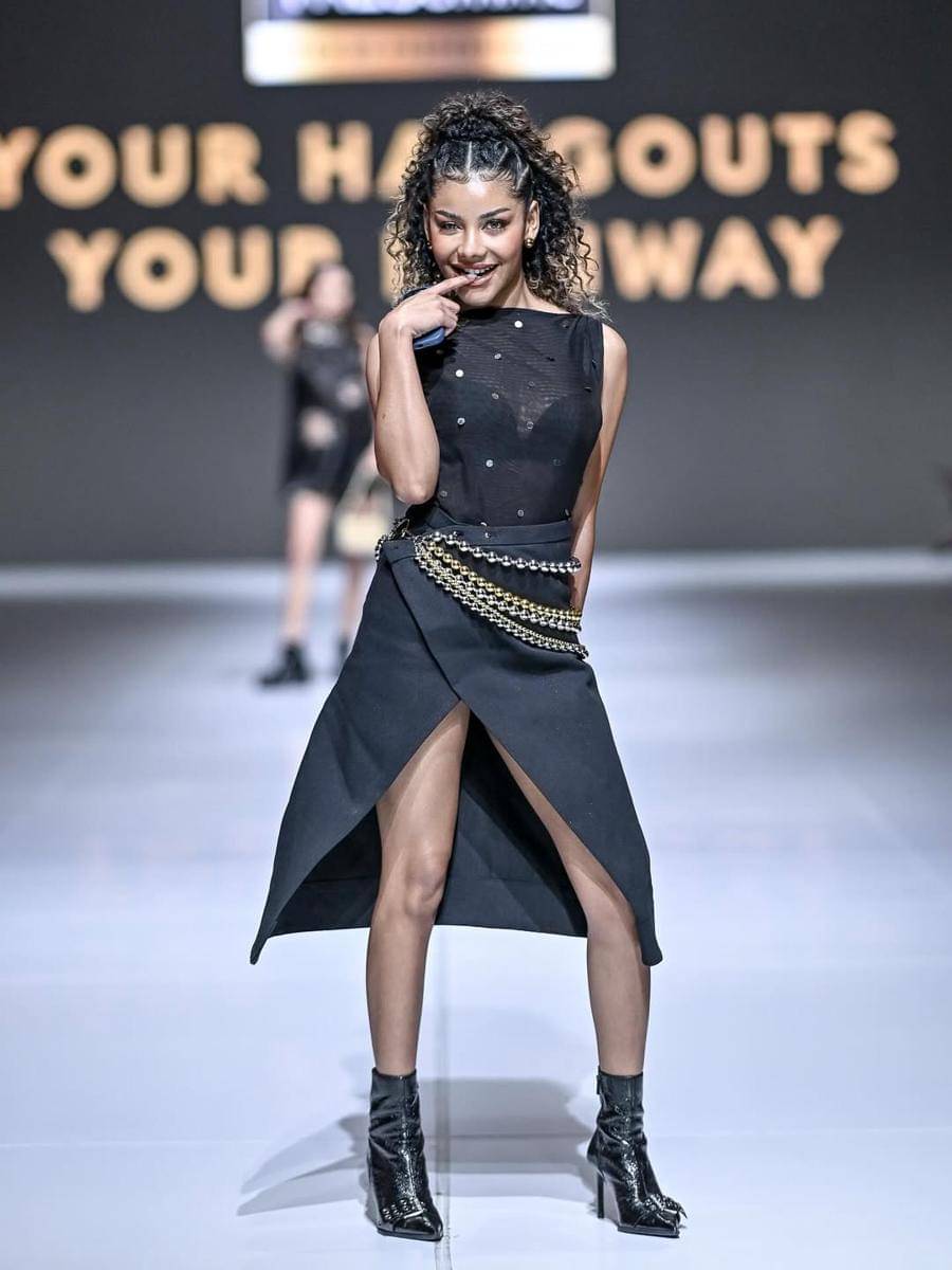 Zsa Zsa Utari di Jakarta Fashion Week 2026