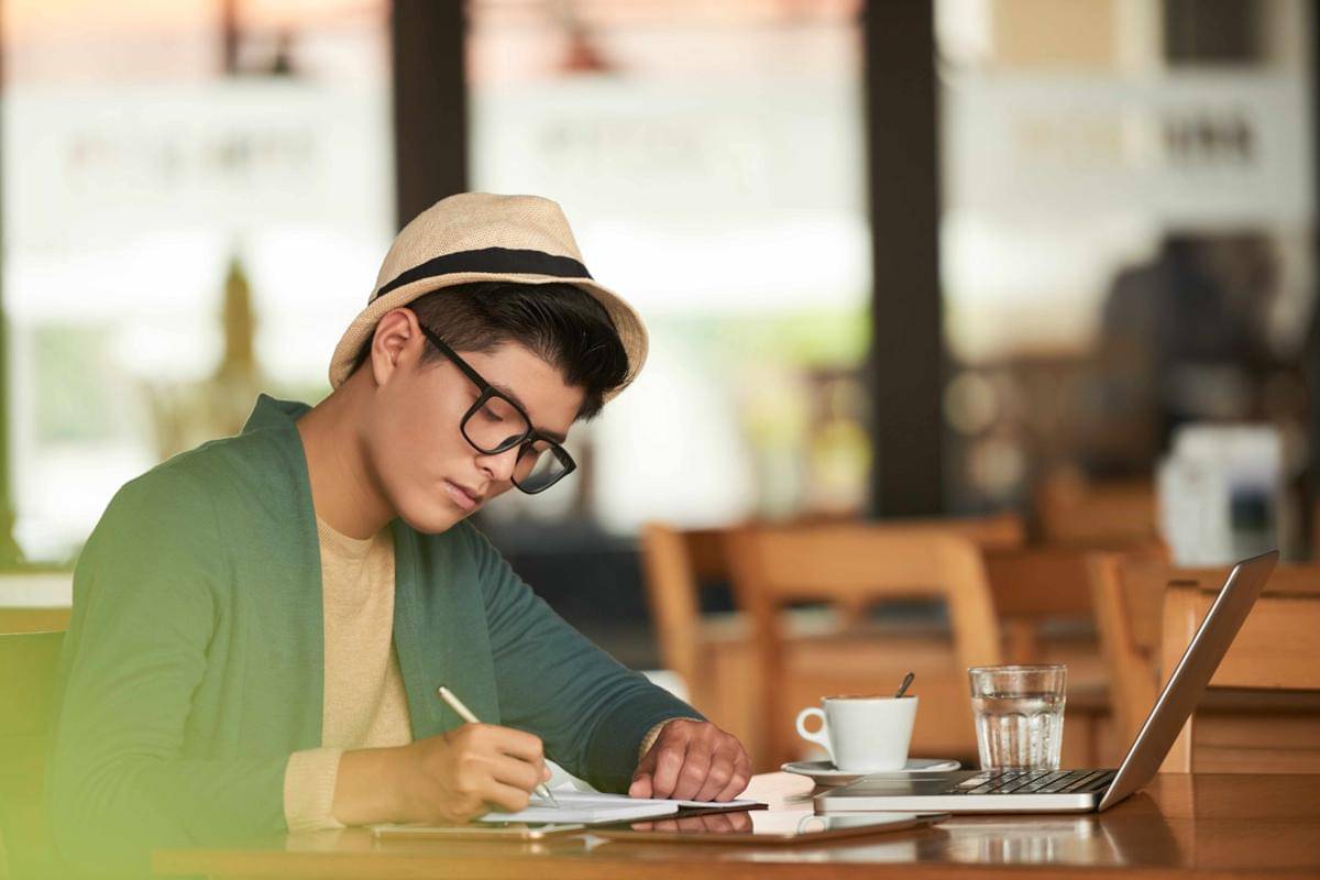 ilustrasi freelance writer