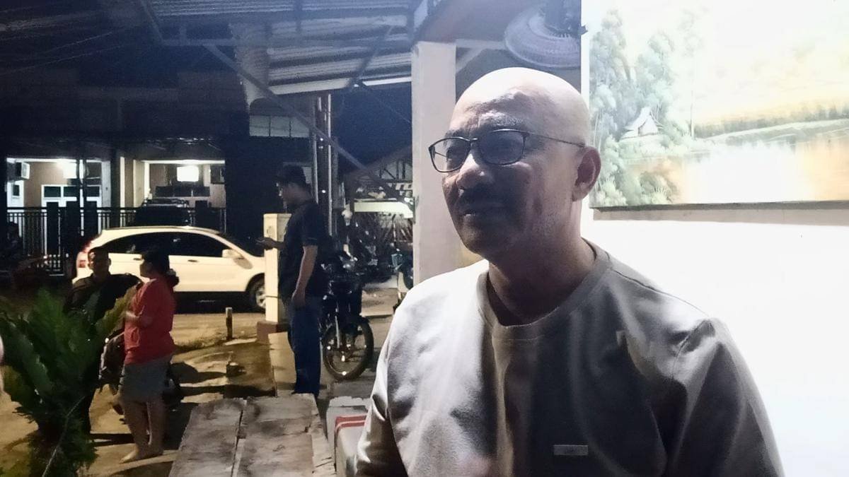 Hakim Tindak Pidana Korupsi Pengadilan Negeri Medan, Khamozaro Waruwu, saat diwawancarai. (Foto: Junaidin Zai)