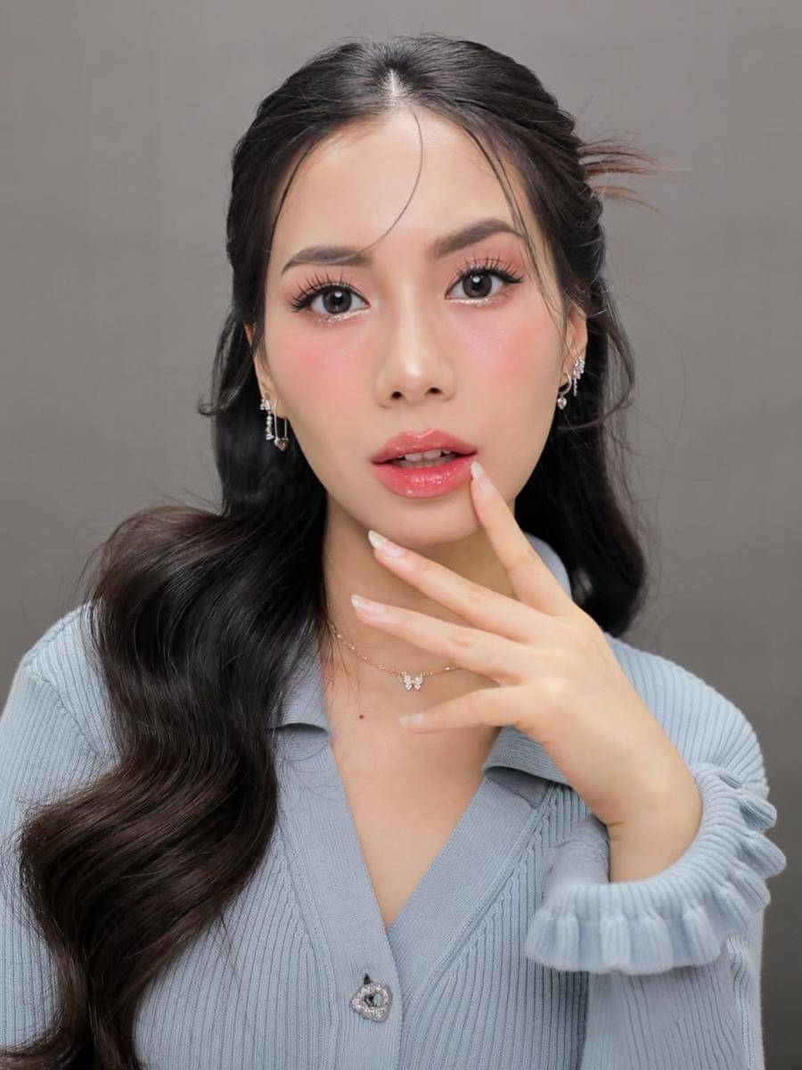 inspirasi hairstyle ke kantor ala Abel Cantika 