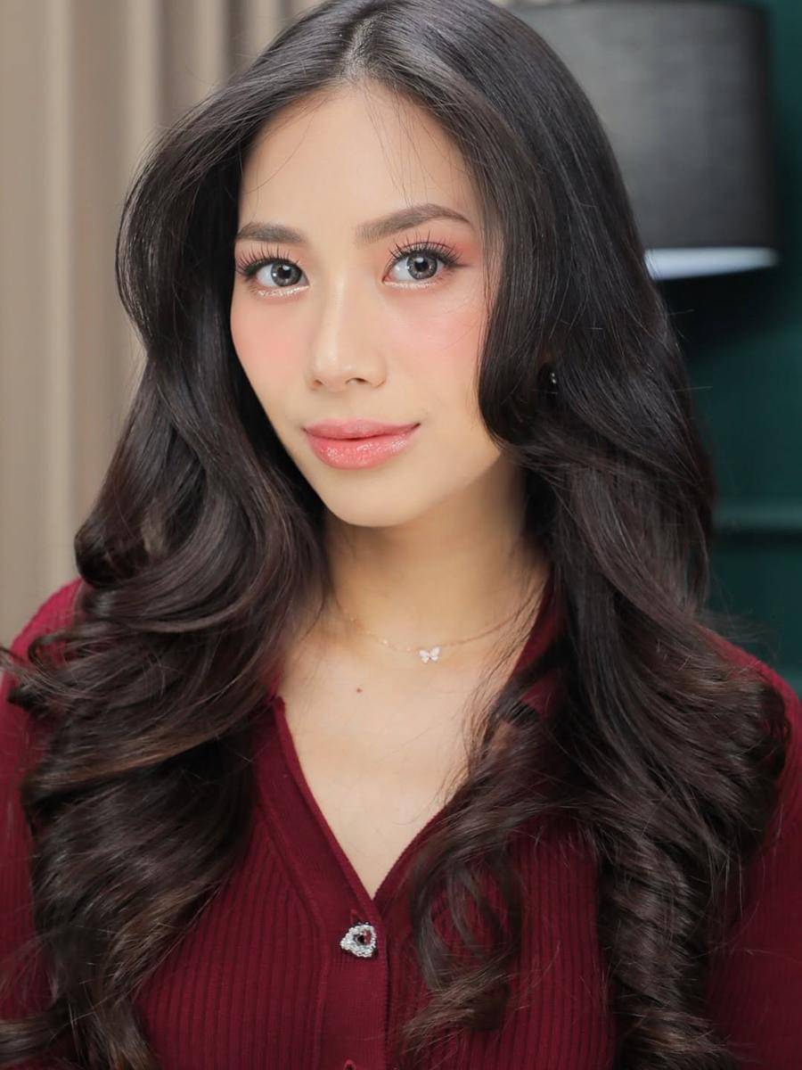 inspirasi hairstyle ke kantor ala Abel Cantika 