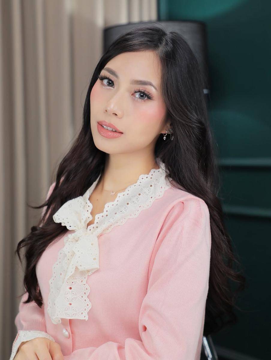 inspirasi hairstyle ke kantor ala Abel Cantika 