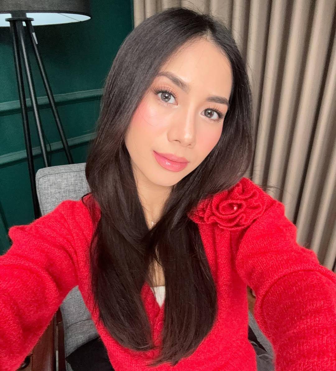 inspirasi hairstyle ke kantor ala Abel Cantika 