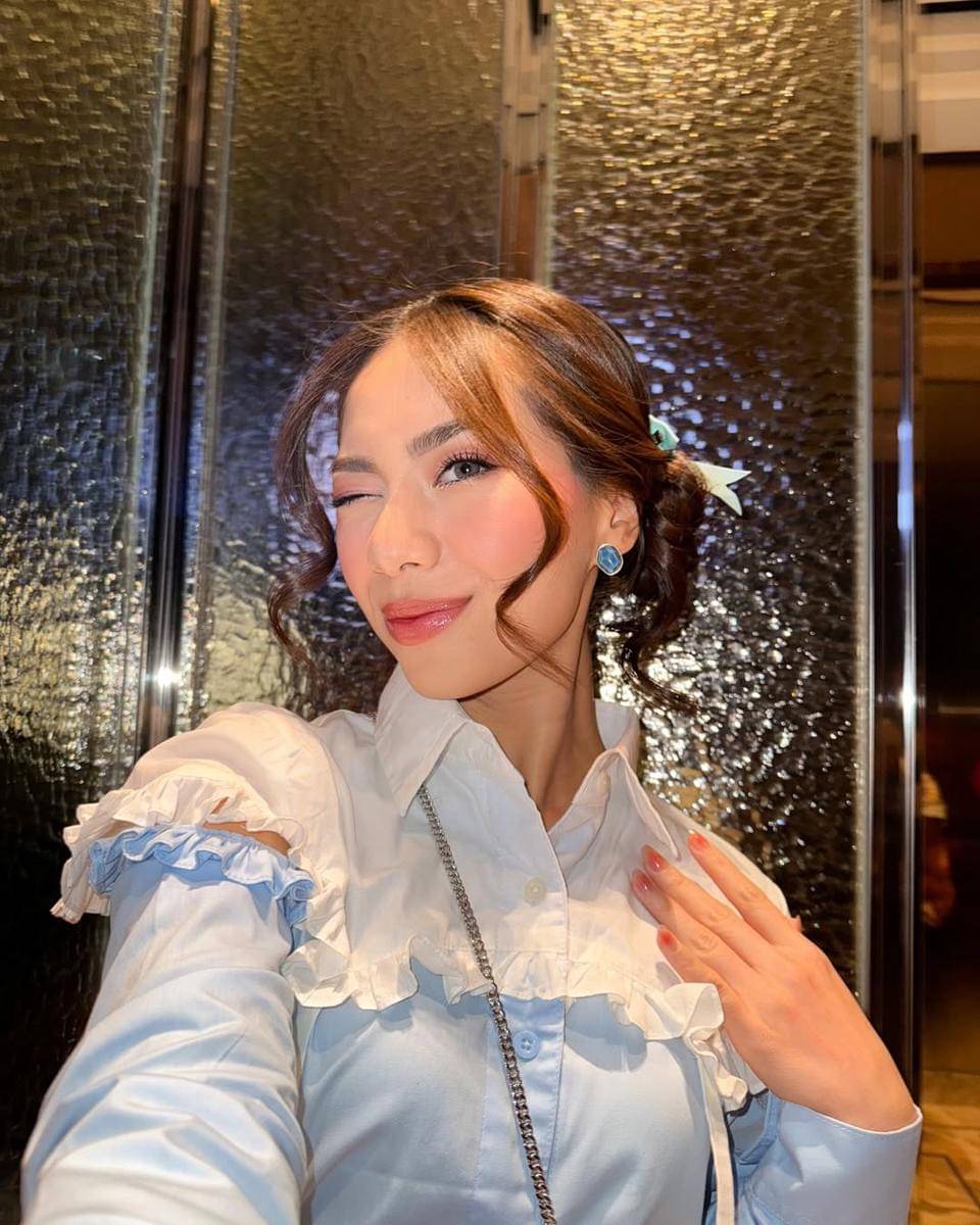 inspirasi hairstyle ke kantor ala Abel Cantika 