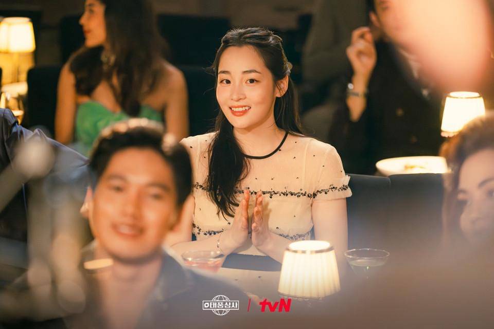 still cut drakor Typhoon Family