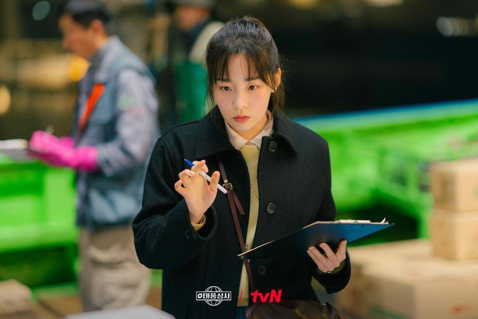 still cut drakor Typhoon Family