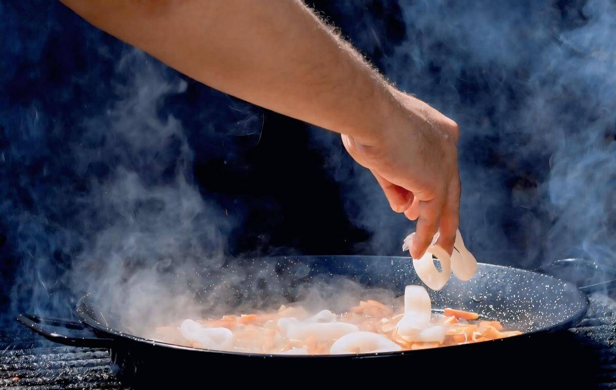 ilustrasi memasak cumi-cumi