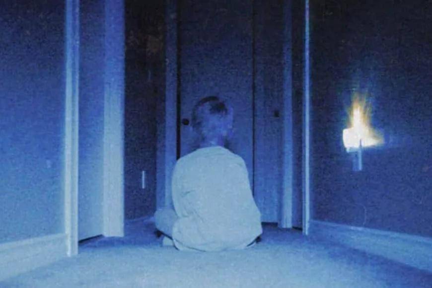 adegan dalam film Skinamarink