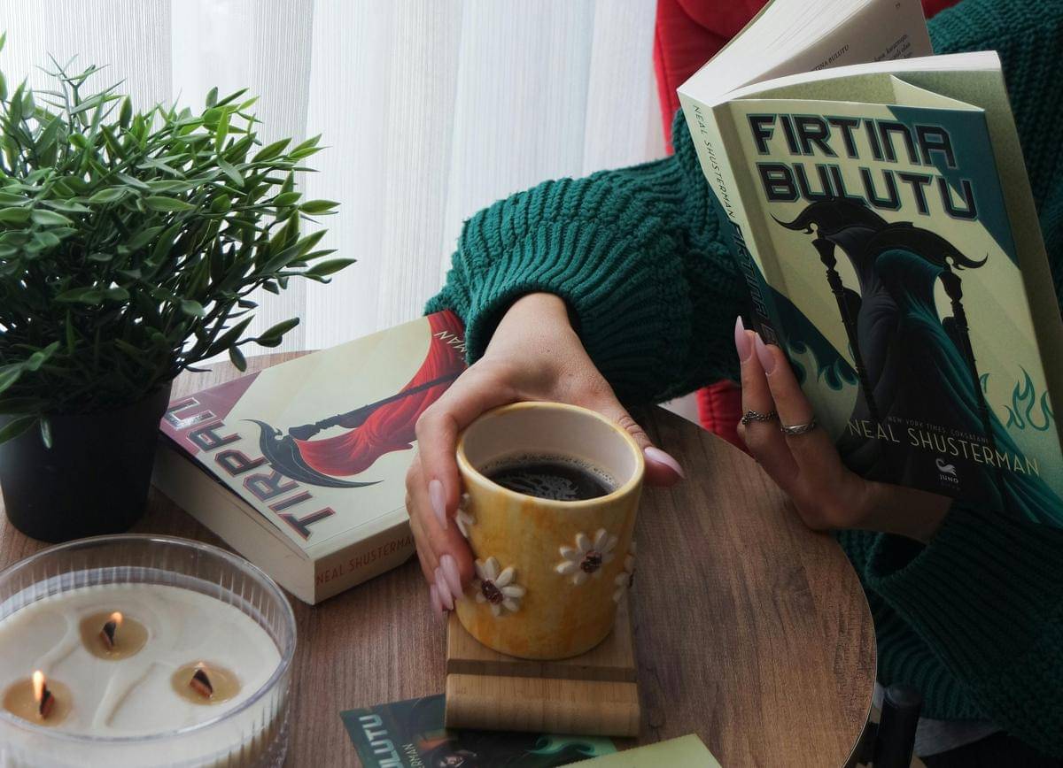 ilustrasi membaca buku sebagai self care