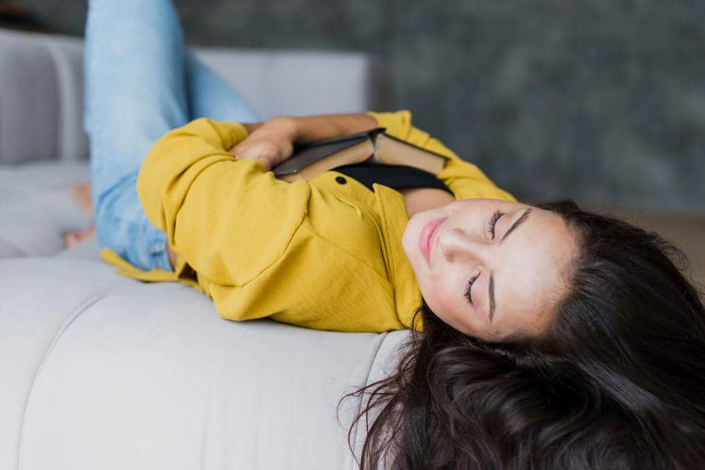 ilustrasi perempuan rileks