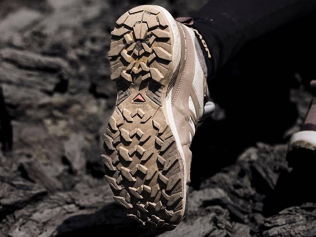 cara membedakan sepatu salomon asli dan palsu