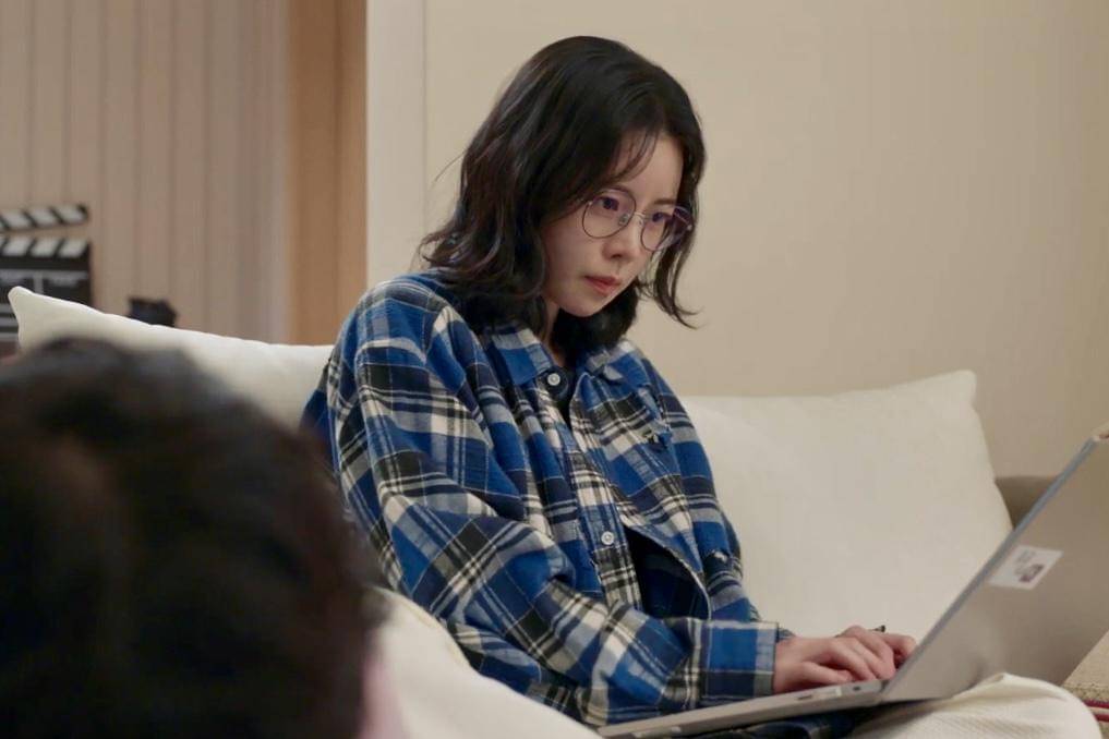 Wi Jeong Sin (Lim Ji Yeon) dalam drakor Nice to Not Meet You