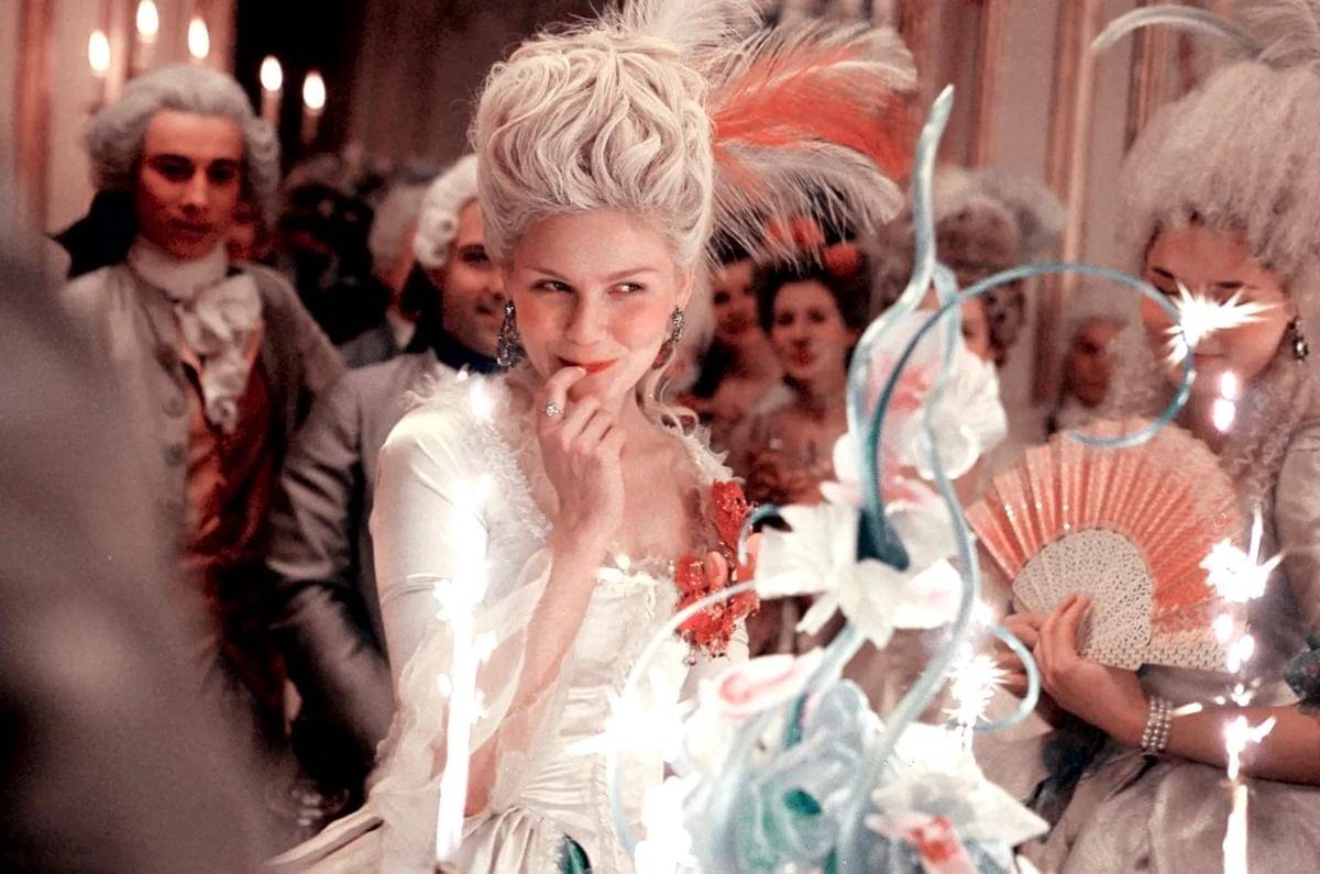 Aktris Kirsten Dunst memainkan peran Marie Antoinette