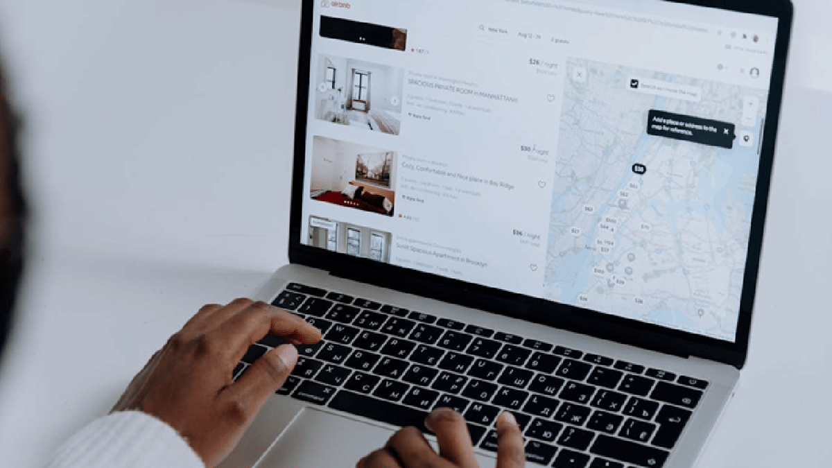 ilustrasi booking hotel online