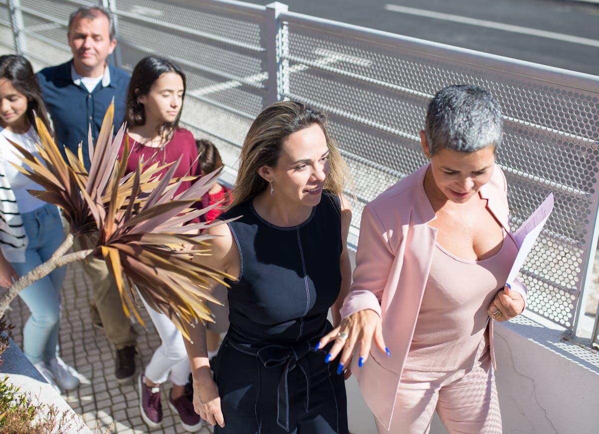 ilustrasi community manager