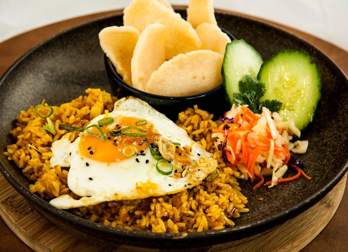 ilustrasi nasi goreng telur ceplok