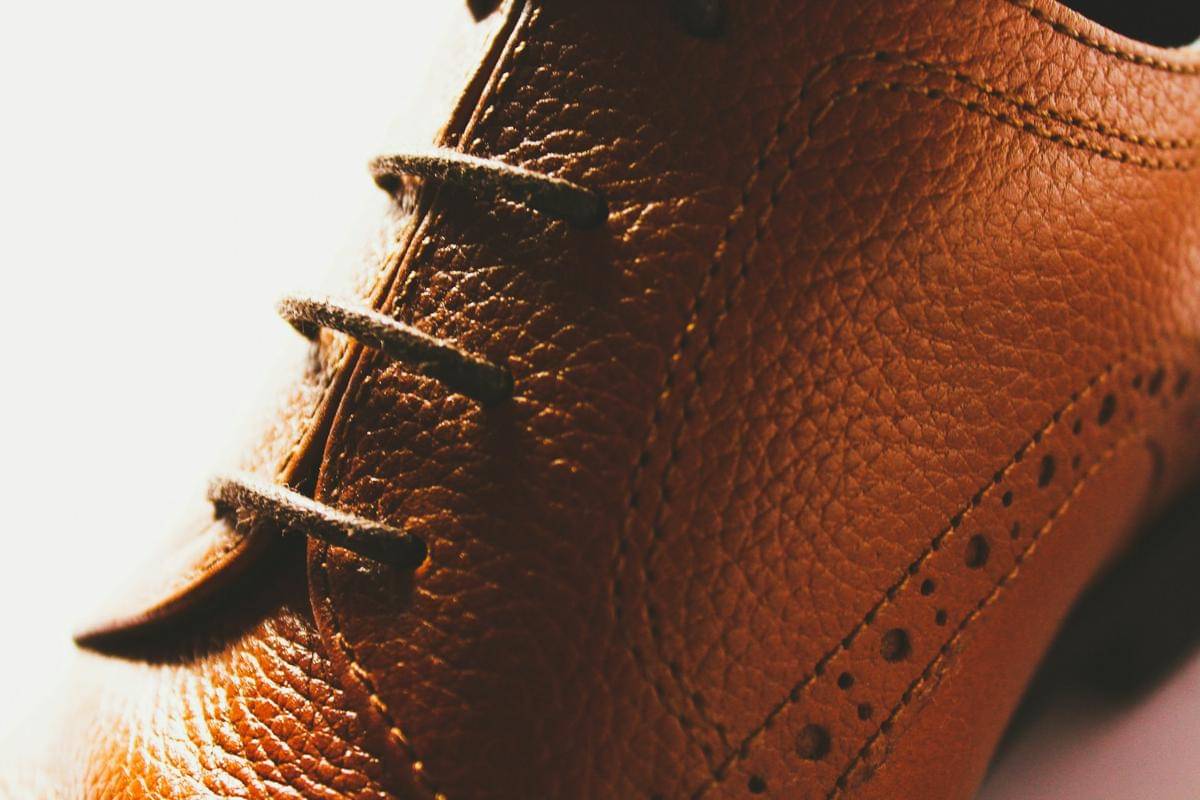 ilustrasi leather material untuk sepatu (unsplash.com/rupixen)