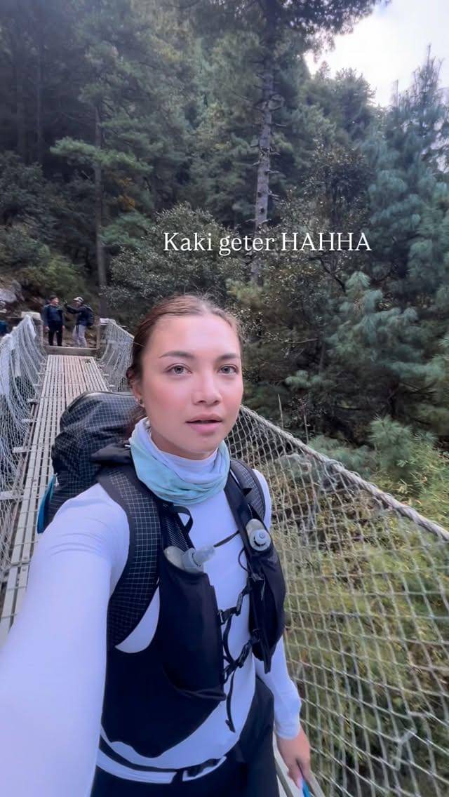 Keseruan Angela Gilsha mendaki gunung