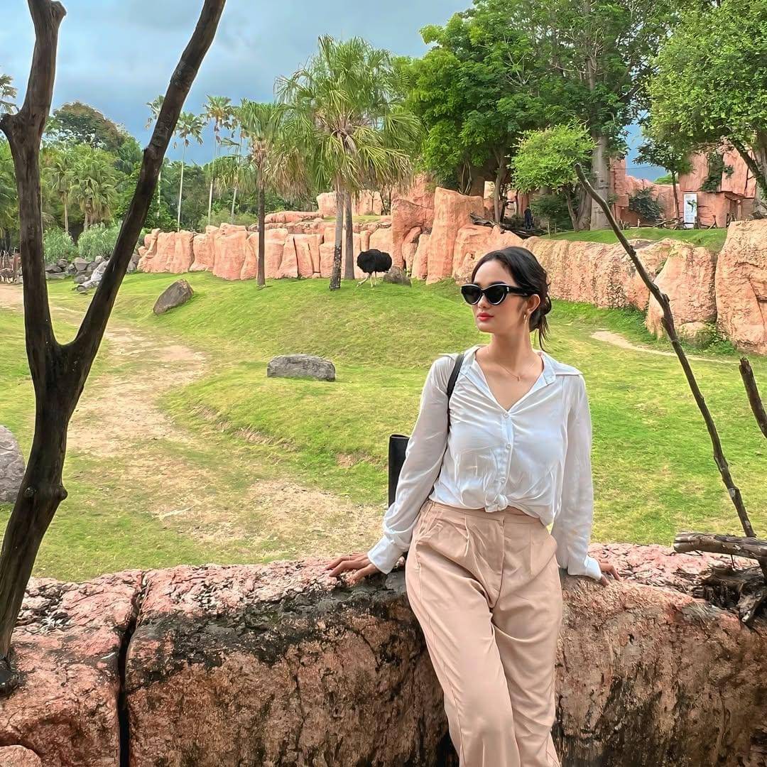 Faby Marcelia ajak anak ke Bali Zoo