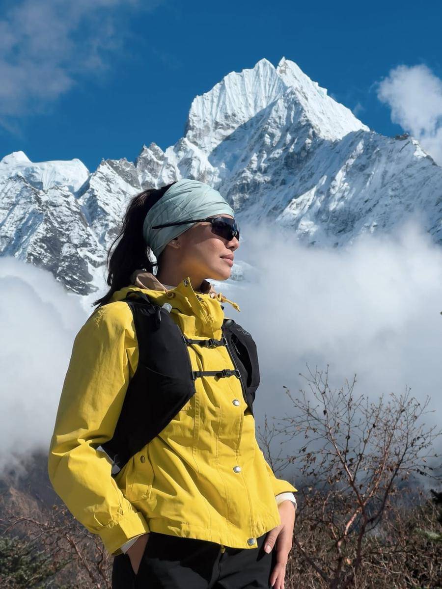 Angela Gilsha di puncak Gunung Namcha Barwa