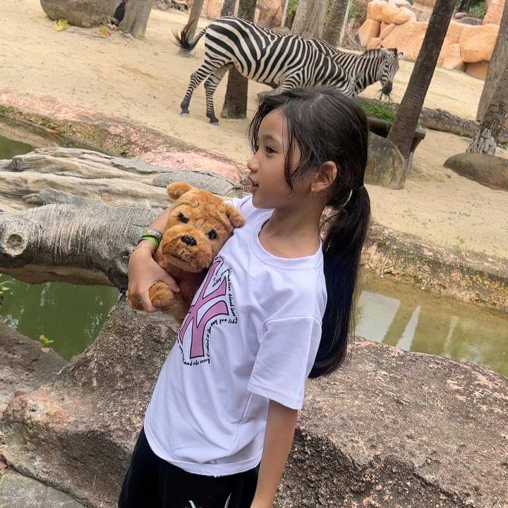 Faby Marcelia ajak anak ke Bali Zoo