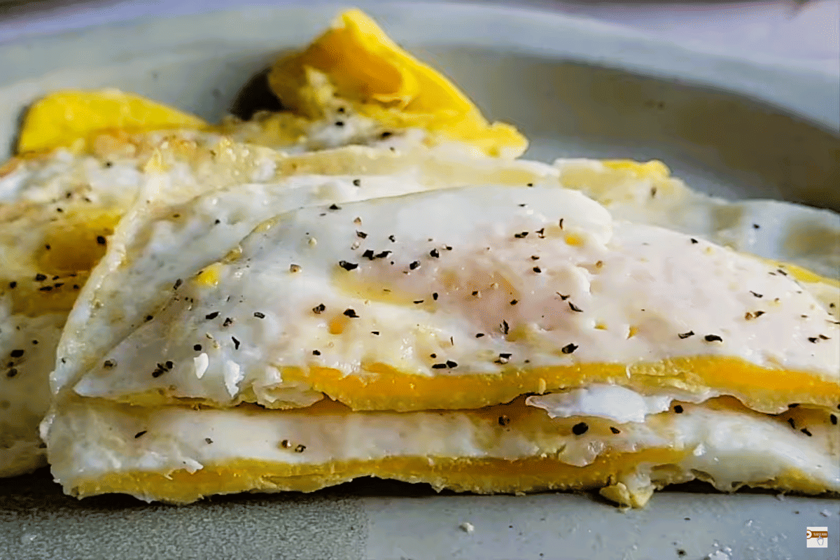 ilustrasi telur over hard