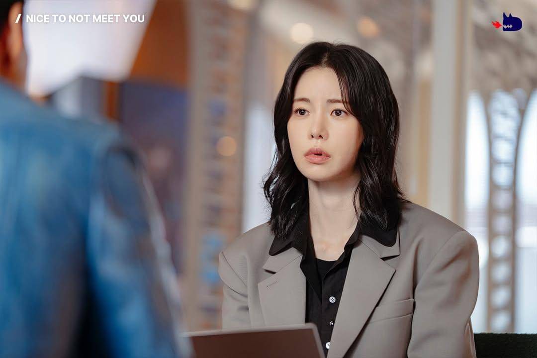 Wi Jeong Sin (Lim Ji Yeon) dalam drakor Nice to Not Meet You 