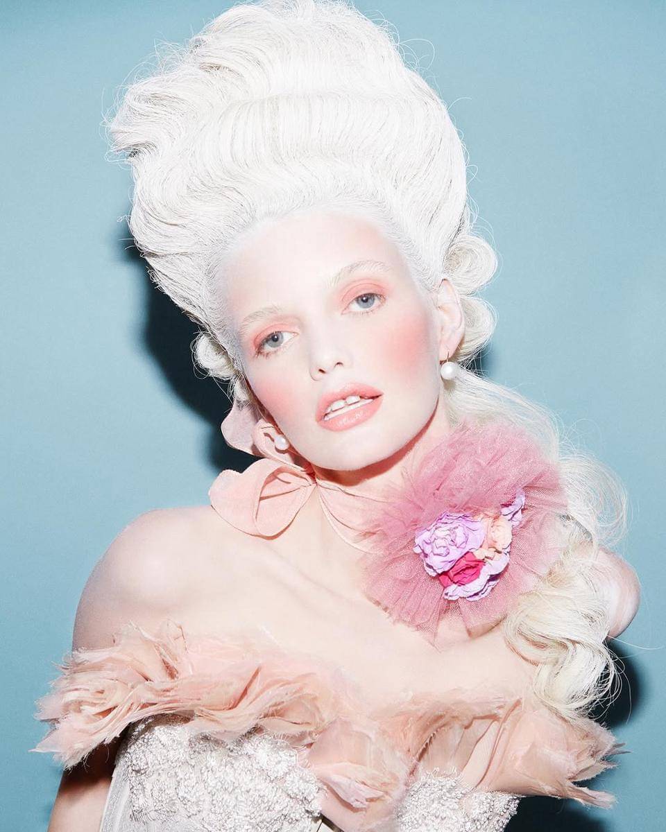 Tampilan Marie Antoinette blush