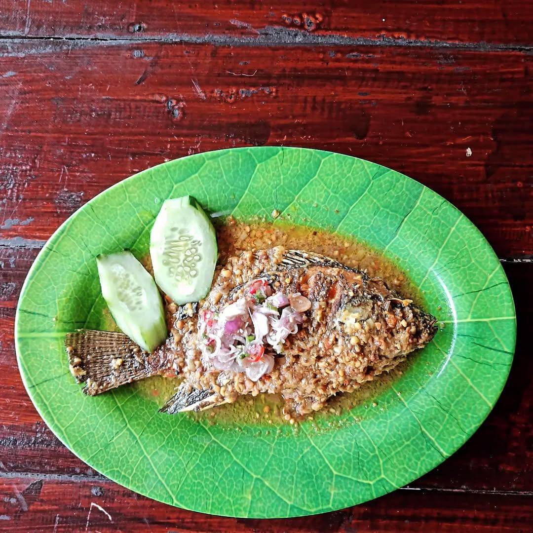 mujair nyat-nyat di Warung Makan Sari Kenali (instagram.com/warungmakansarikenali)