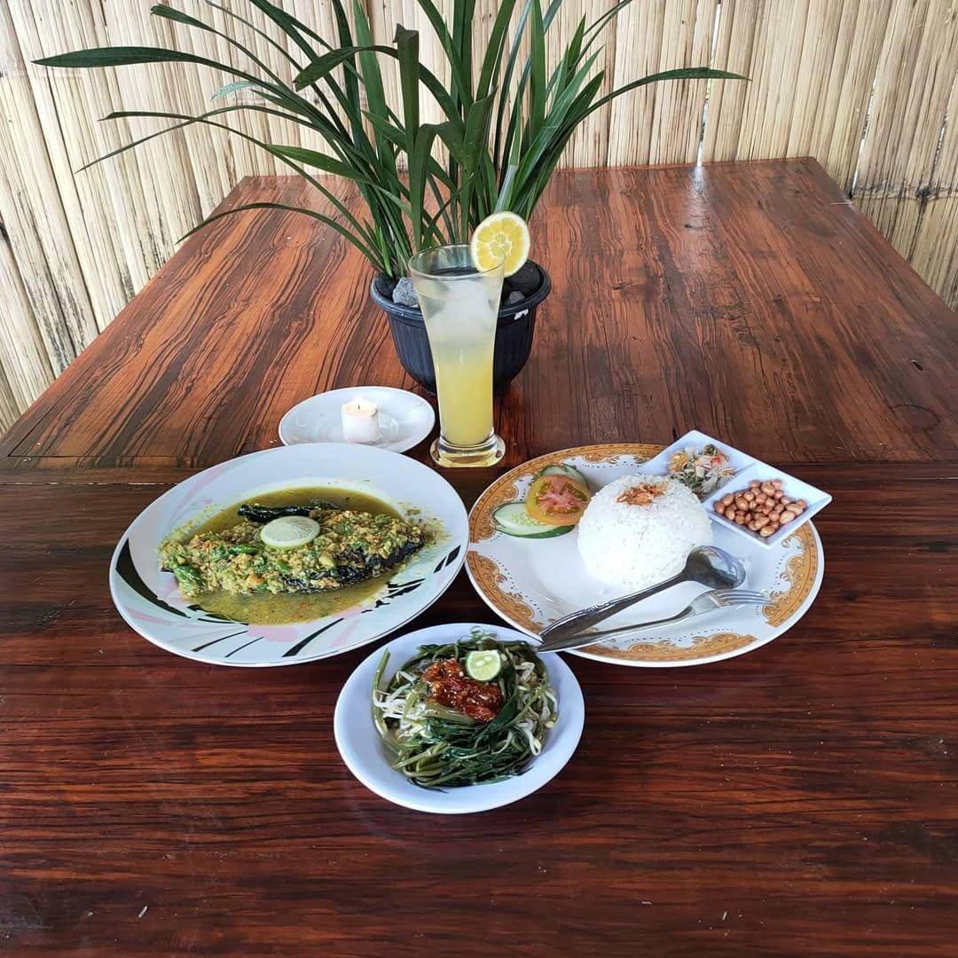 sajian mujair nyat-nyat di Pondok Mujair Songan (instagram.com/pondokmujairsongan)