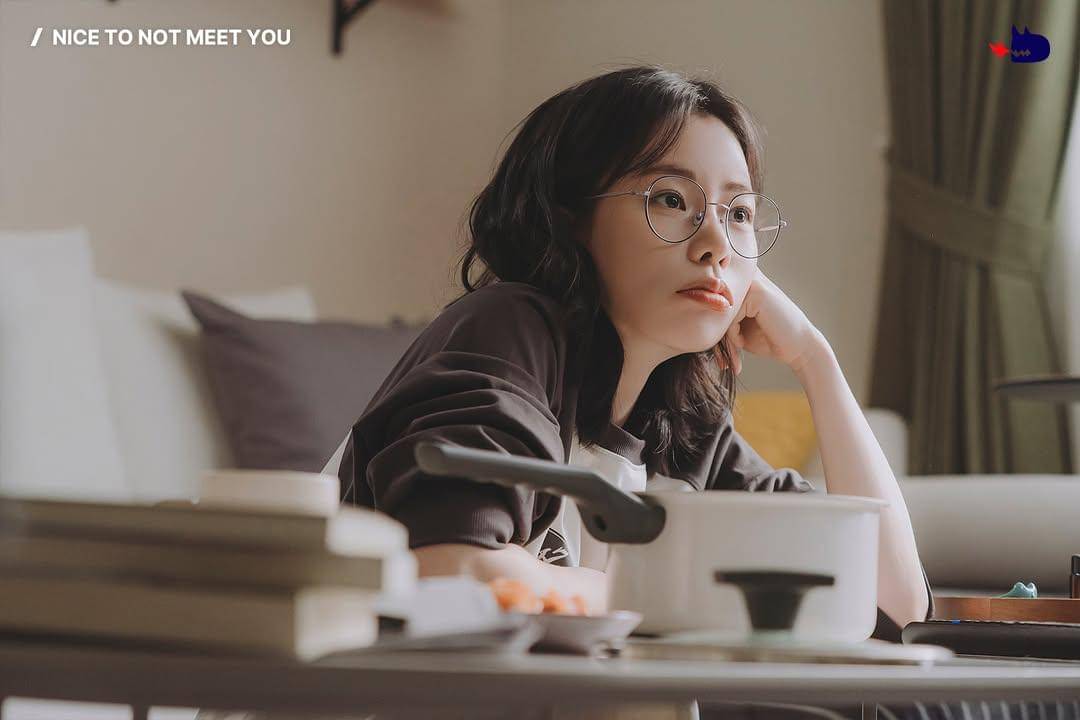 Wi Jeong Sin (Lim Ji Yeon) dalam drakor Nice to Not Meet You