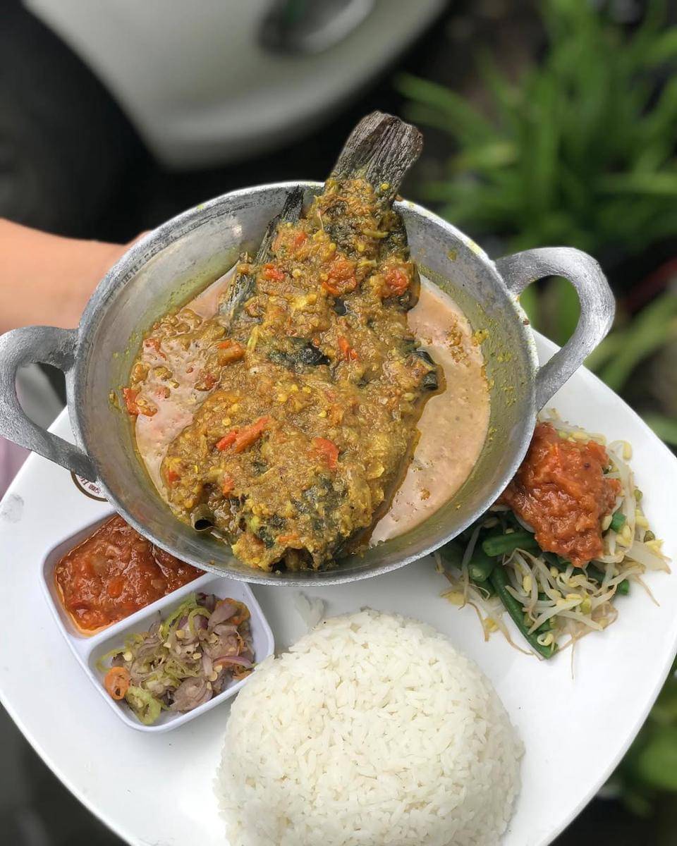 mujair nyat-nyat di Warung Sugiartha (instagram.com/ws_mujairnyatnyat)