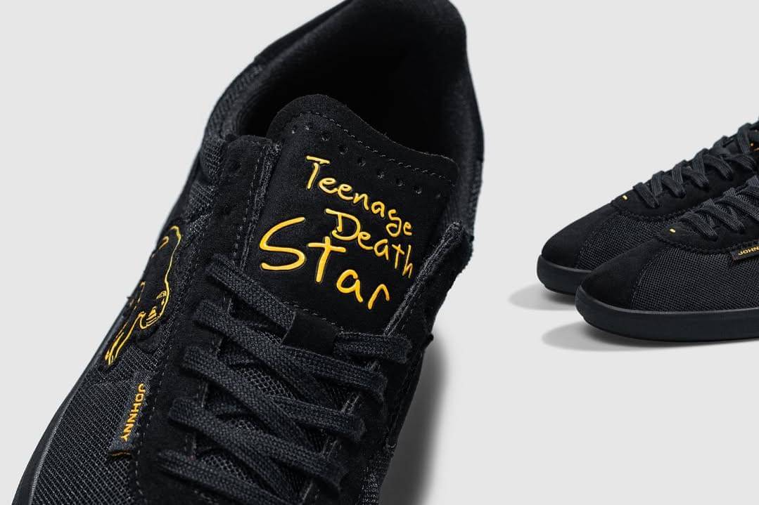 ilustrasi sepatu Compass original