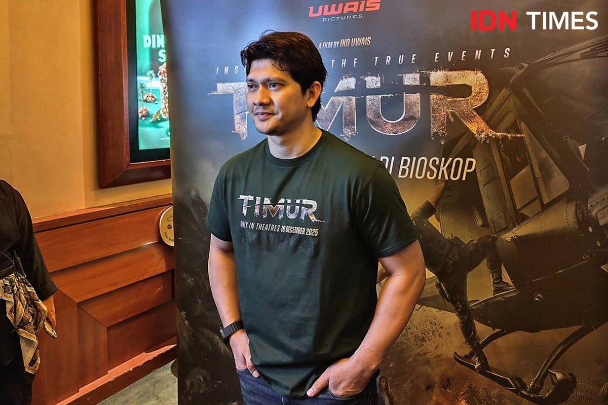 Iko Uwais di peluncuran poster dan trailer film "Timur" di XXI Plaza Senayan, Jakarta, Kamis (6/11/2025)