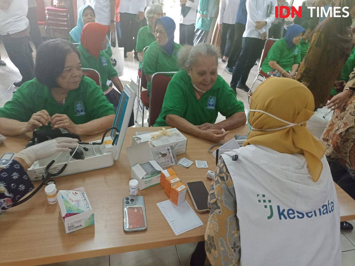 Wakil Menteri Kesehatan akan mengunjungi pelaksanaan CKG di Panti Sosial Tresna Werdha Budi Mulia 3,Cilandak, Kota Jakarta Selatan, Kamis (6/11/2025). (IDN Times/Dini Suciatiningrum)